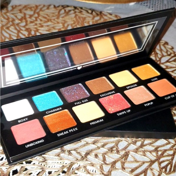 BOXYCHARM Hello Charmer Eyeshadow Palette - Picture 5 of 11